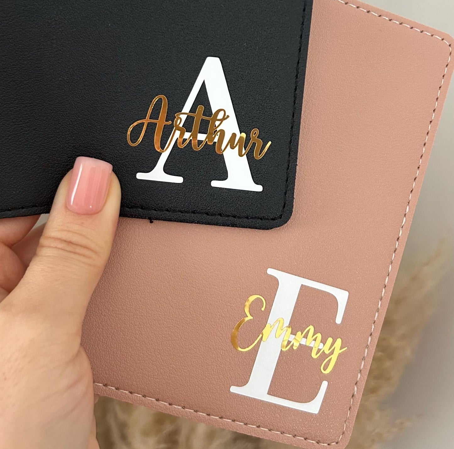 Protège passeport initiale